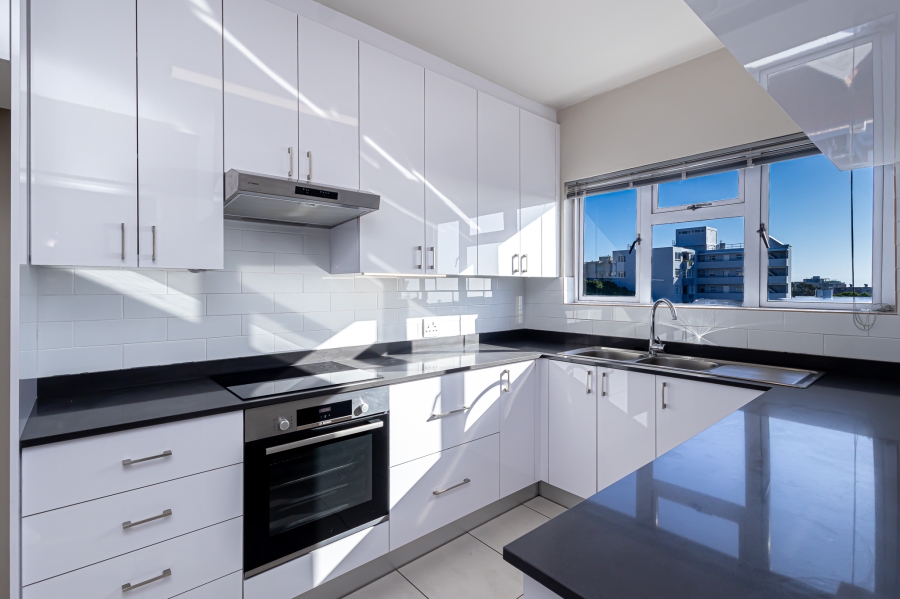 To Let 2 Bedroom Property for Rent in Green Point Western Cape